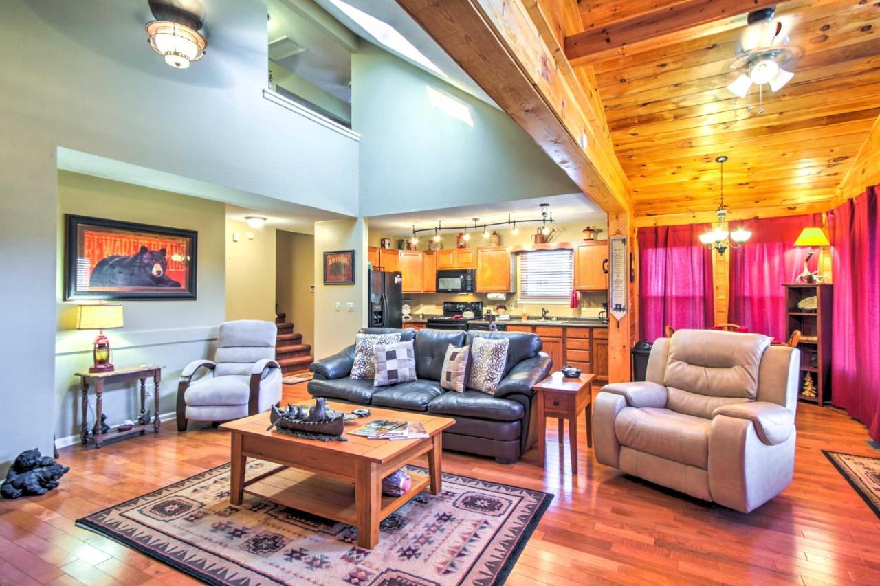 Villa Tree Top Dream Cabin With Hot Tub In Gatlinburg! Exterior foto