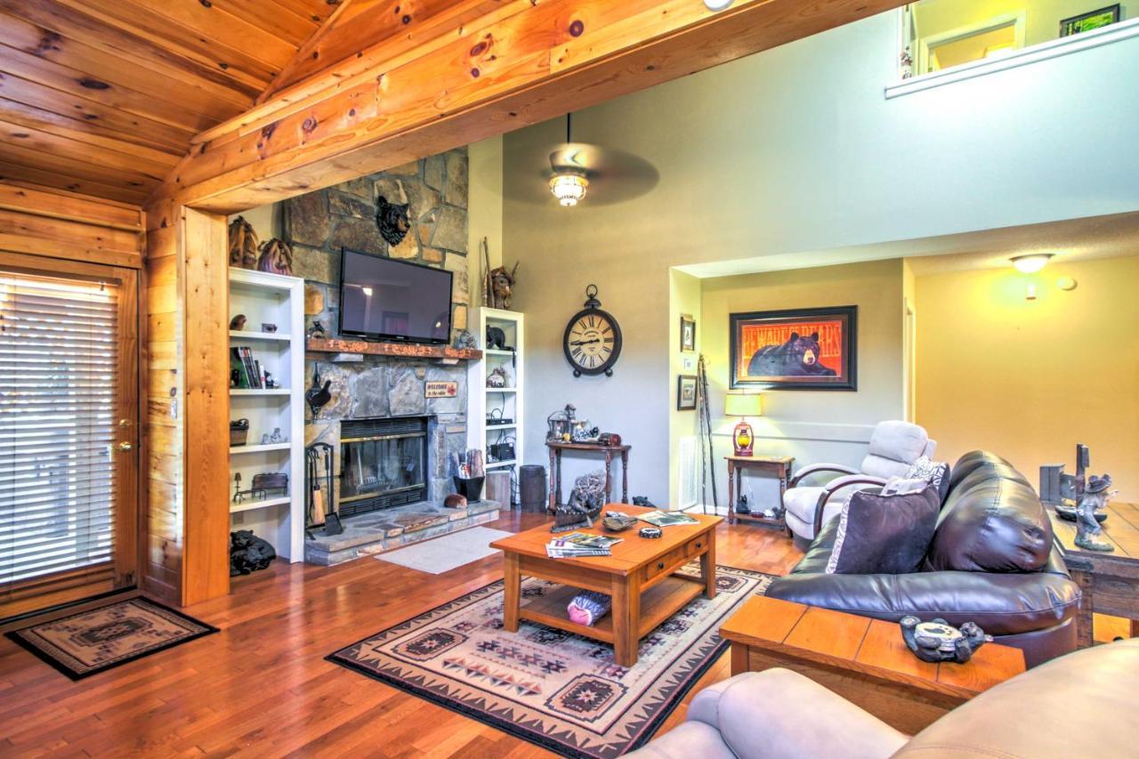 Villa Tree Top Dream Cabin With Hot Tub In Gatlinburg! Exterior foto