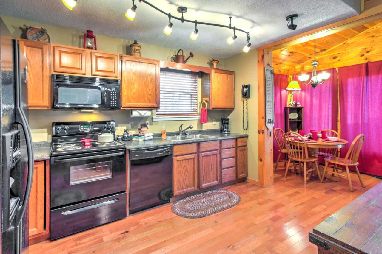 Villa Tree Top Dream Cabin With Hot Tub In Gatlinburg! Exterior foto