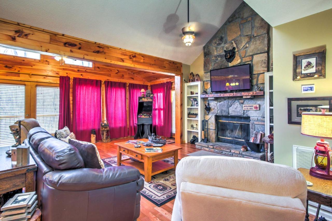 Villa Tree Top Dream Cabin With Hot Tub In Gatlinburg! Exterior foto