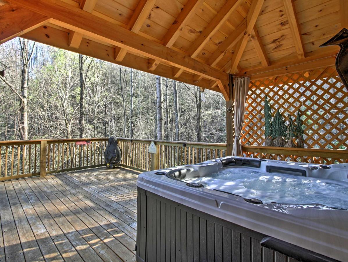 Villa Tree Top Dream Cabin With Hot Tub In Gatlinburg! Exterior foto